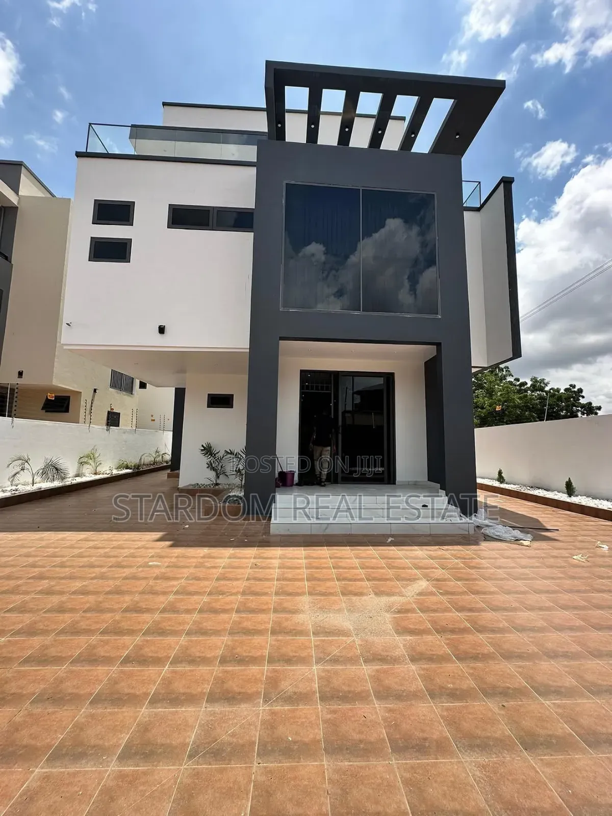 3bdrm Duplex in Lakeside Estate for sale in Lake Side Estate