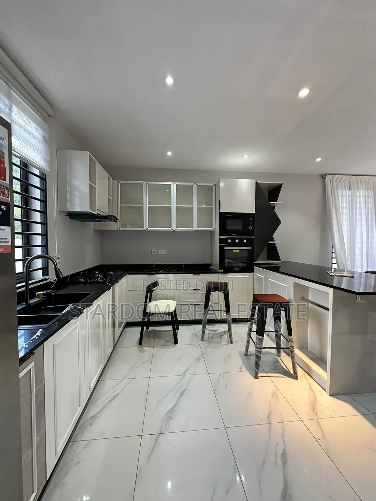 3bdrm Duplex in Lakeside Estate for sale in Lake Side Estate