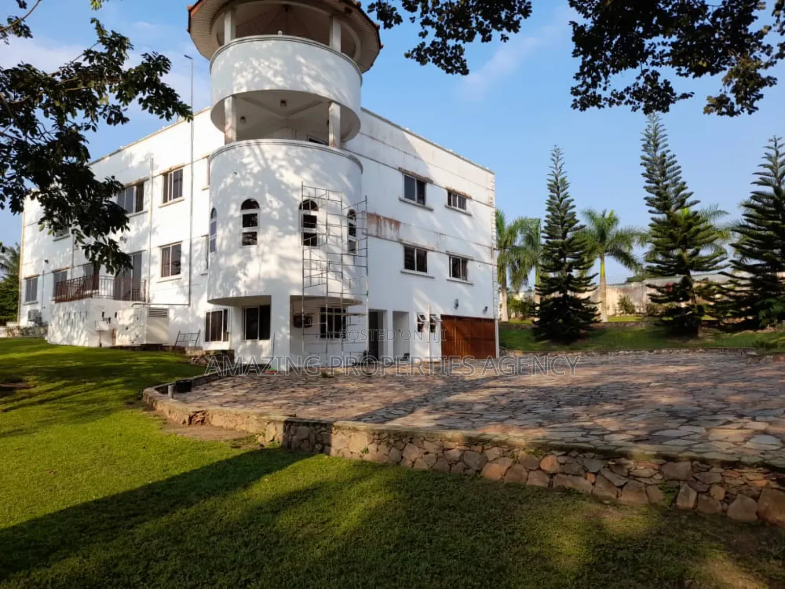 5bdrm Mansion in Aburi for sale in Aburi