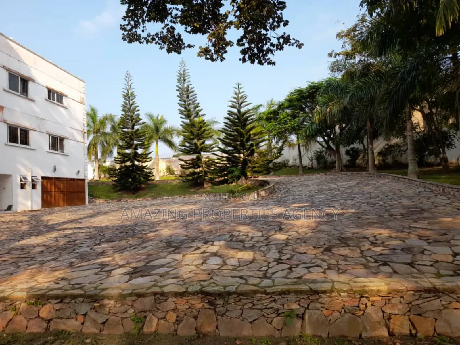 5bdrm Mansion in Aburi for sale in Aburi