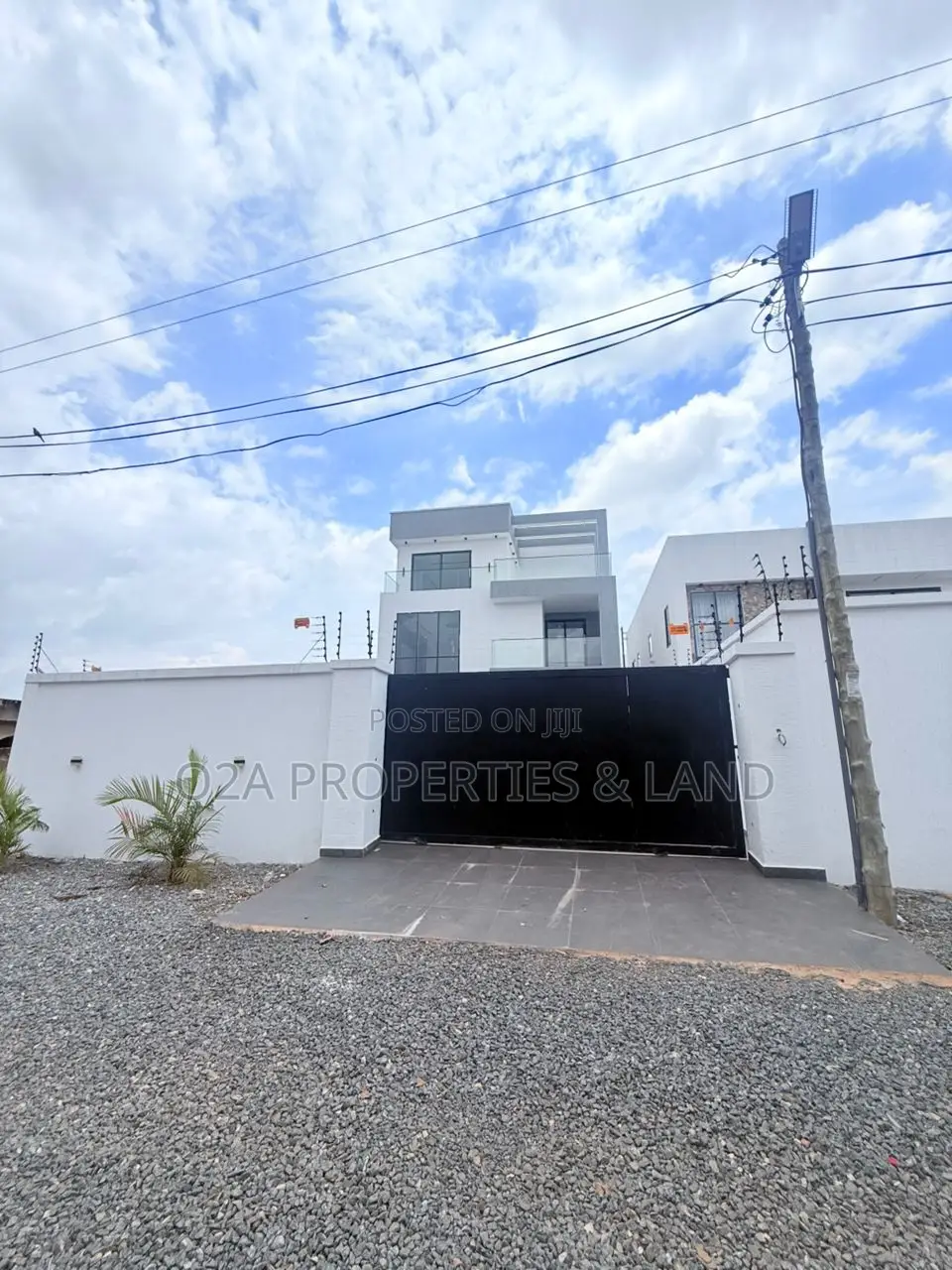 4bdrm House in Ashaley Botwe, Lake Side Estate for sale in Lake Side Estate