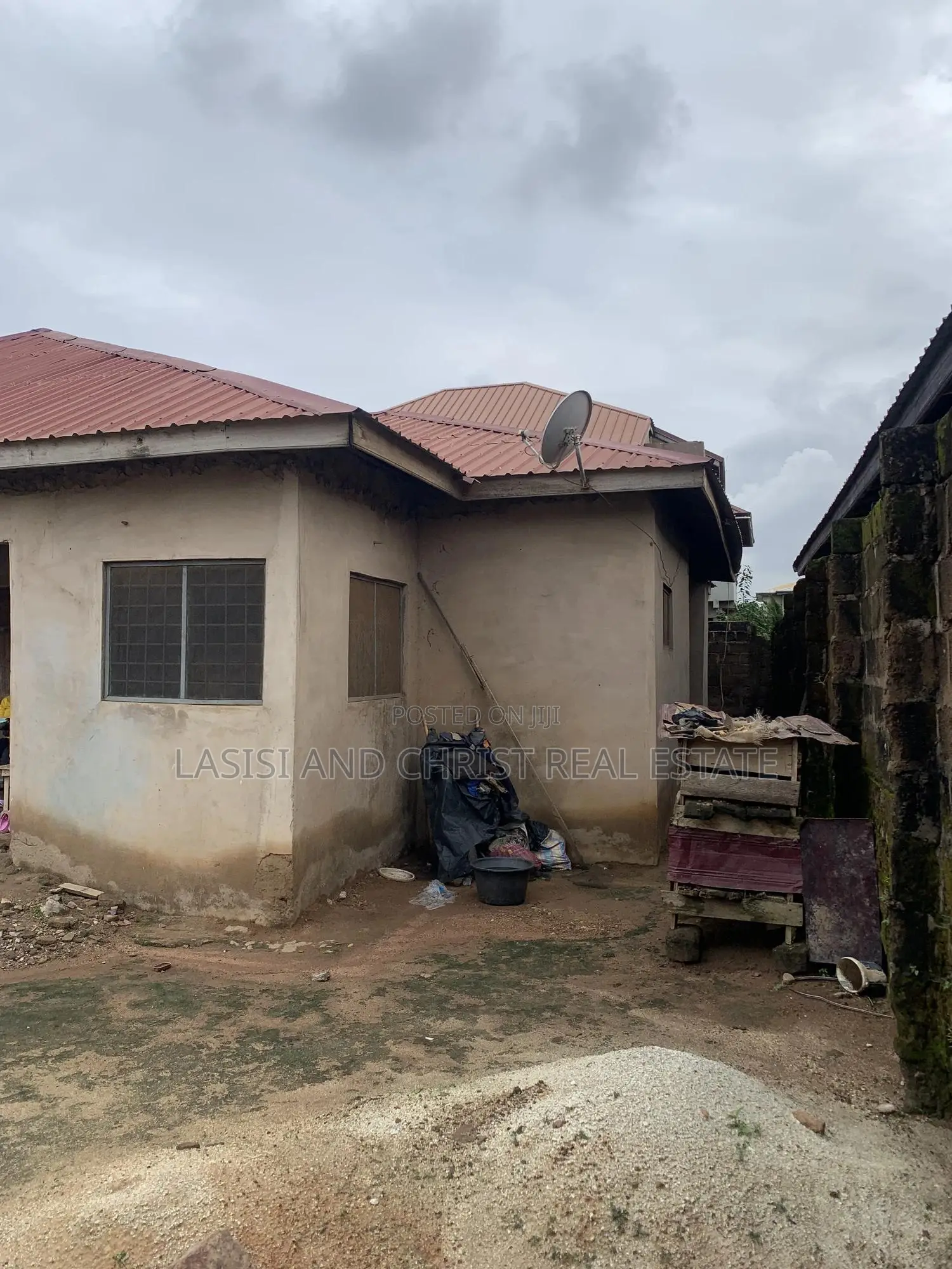 5bdrm House in Lasisi And Christ, Amasaman for sale in Amasaman