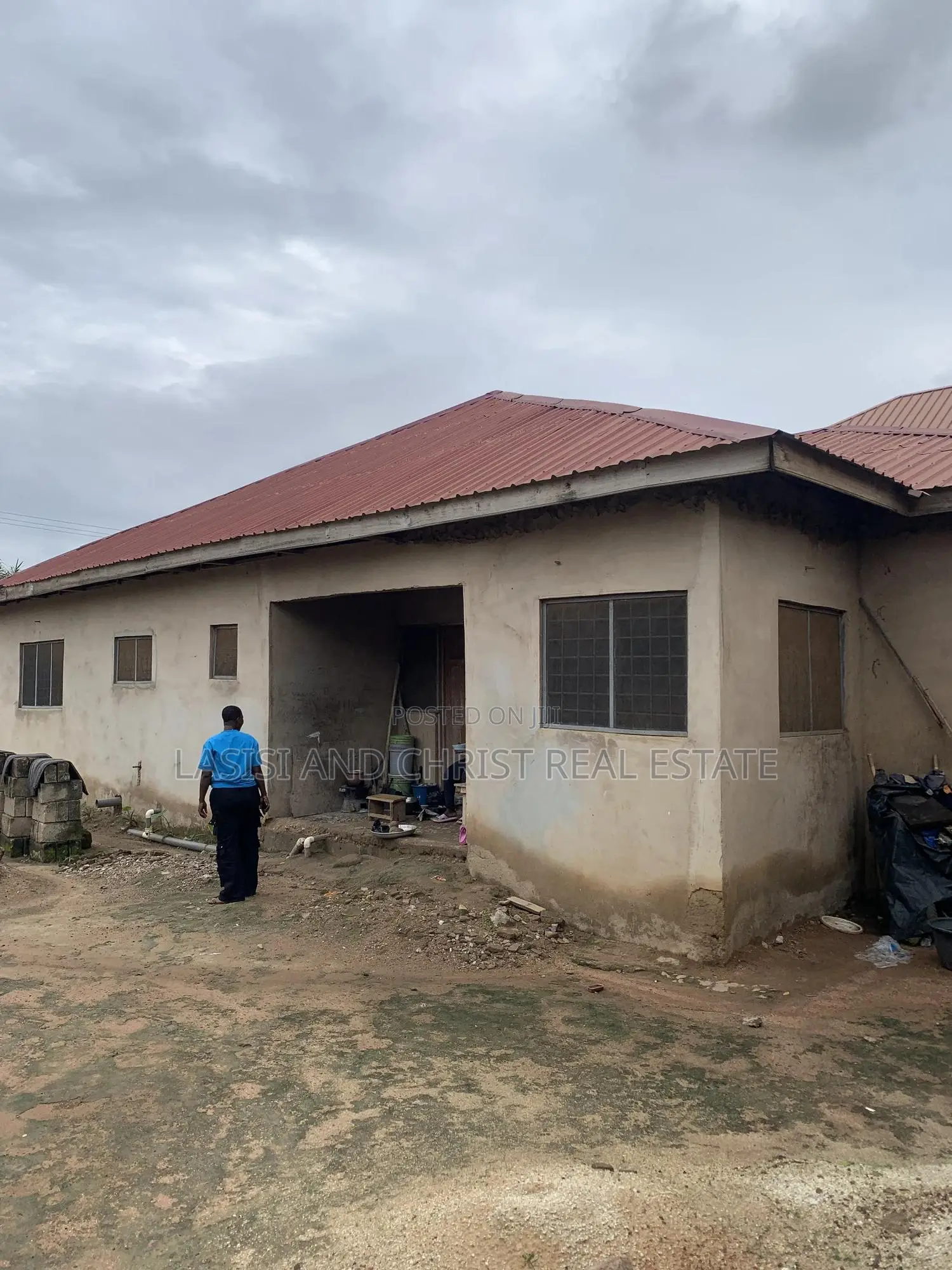 5bdrm House in Lasisi And Christ, Amasaman for sale in Amasaman