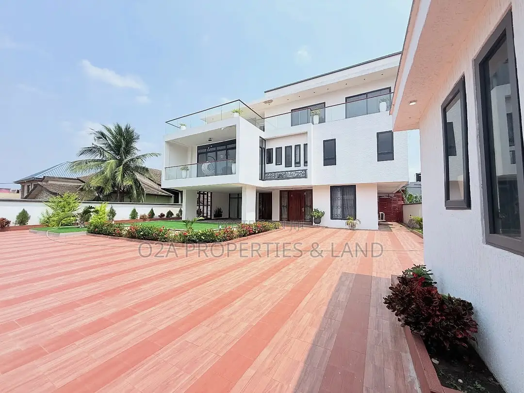 6bdrm House in East Legon, American House for sale in American House