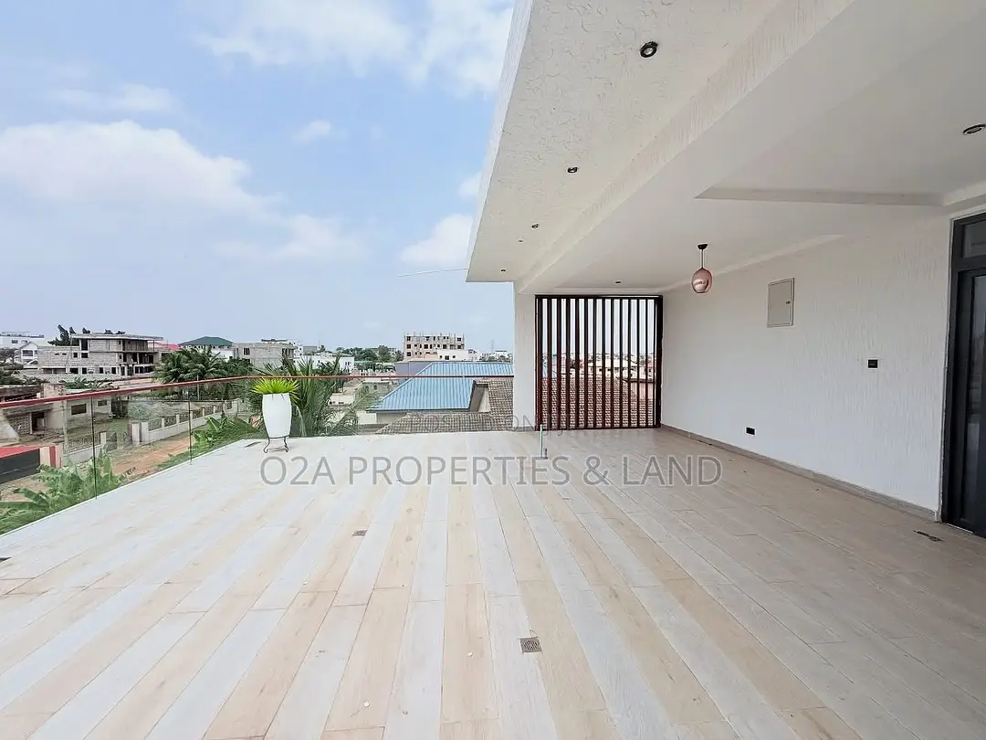 6bdrm House in East Legon, American House for sale in American House