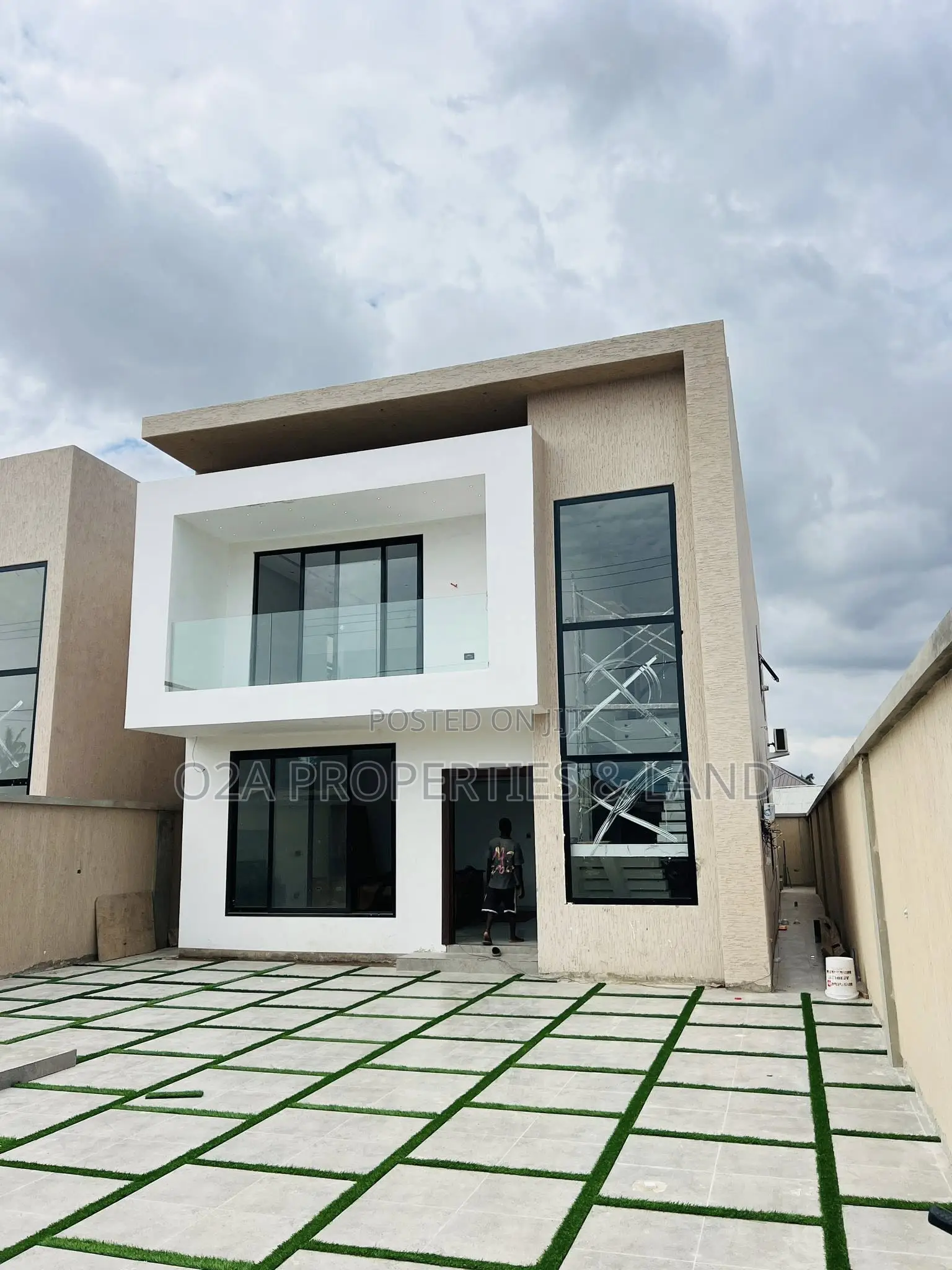 4bdrm House in Ashaley Botwe, Lake Side Estate for sale in Lake Side Estate