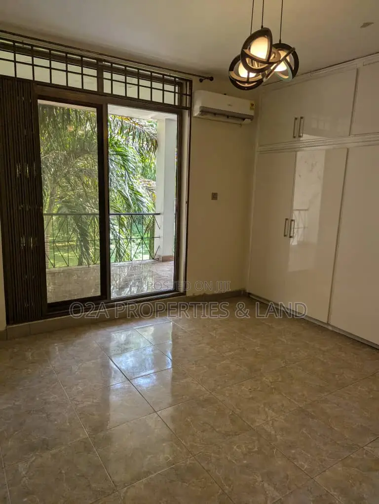 8bdrm House in Cantonments, Acquinas for rent in Acquinas
