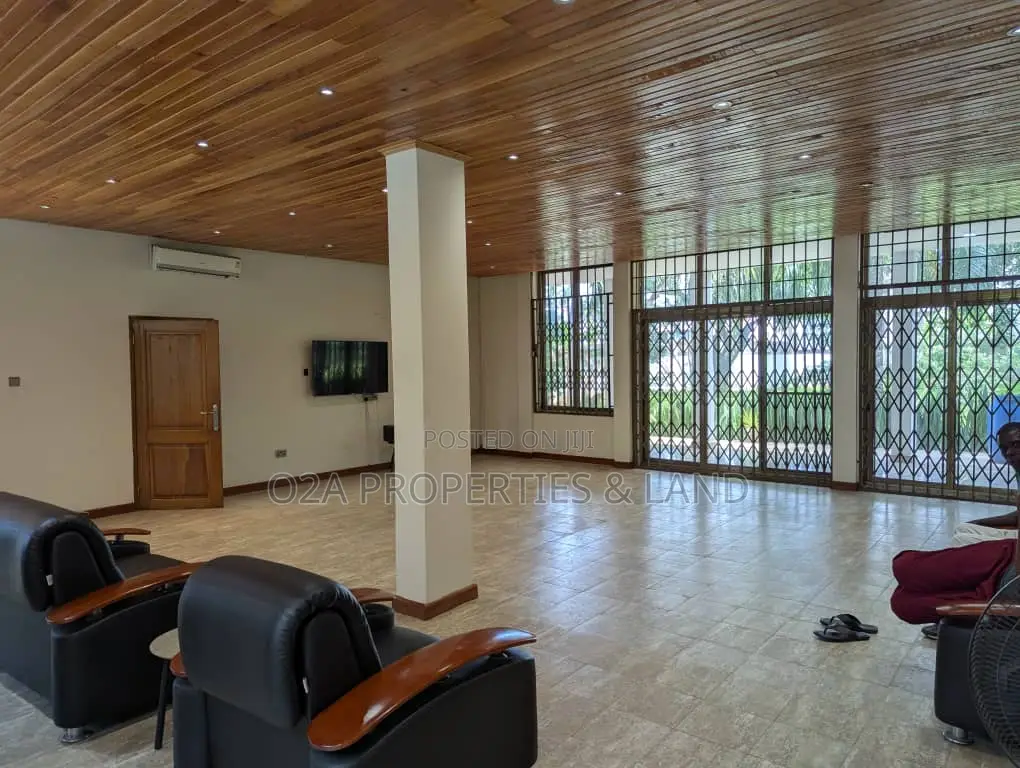 8bdrm House in Cantonments, Acquinas for rent in Acquinas