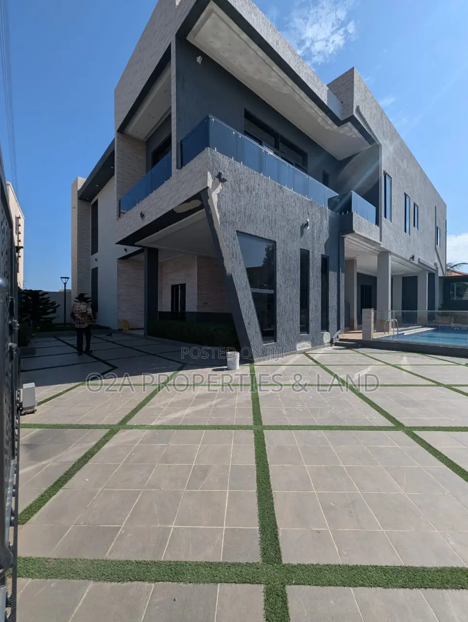 5bdrm House in East Airport for sale in Airport Residential Area