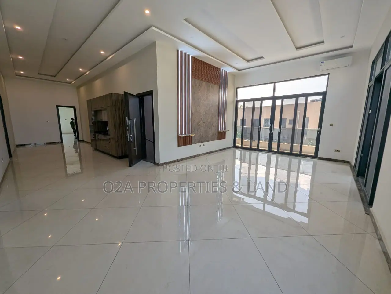 5bdrm House in East Airport for sale in Airport Residential Area