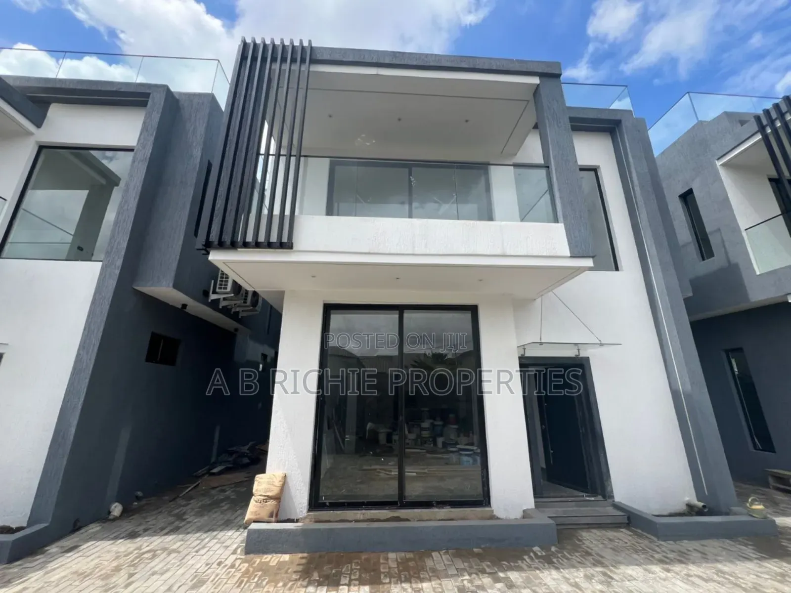 3bdrm Townhouse/Terrace in Ab Richie Properties, Dzorwulu for sale in Dzorwulu