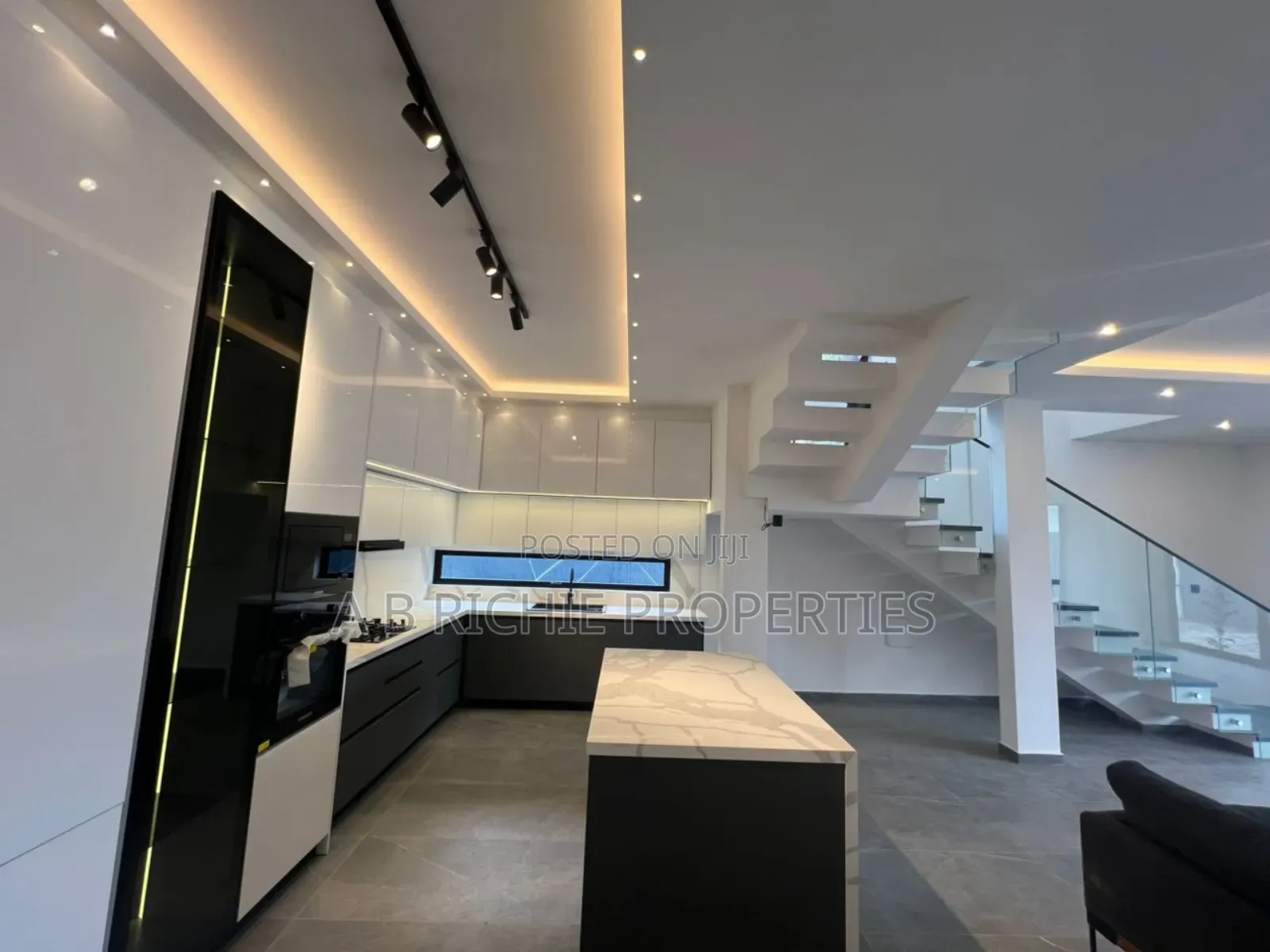 3bdrm Townhouse/Terrace in Ab Richie Properties, Dzorwulu for sale in Dzorwulu