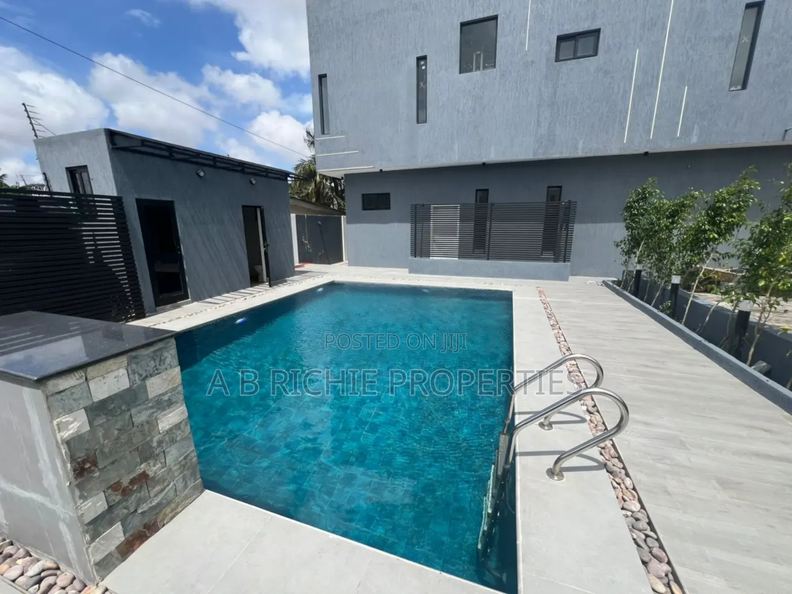 3bdrm Townhouse / Terrace in Ab Richie Properties, Dzorwulu for rent in Dzorwulu