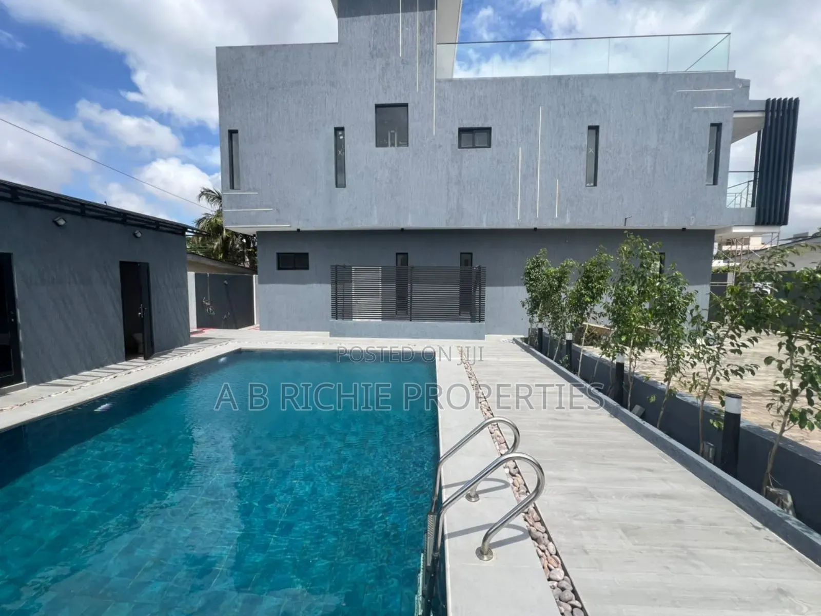 3bdrm Townhouse / Terrace in Ab Richie Properties, Dzorwulu for rent in Dzorwulu