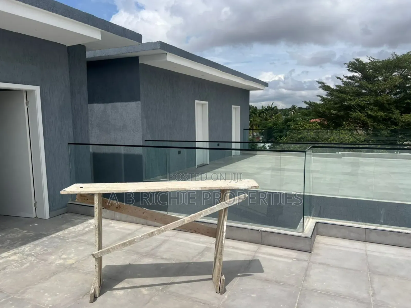 3bdrm Townhouse / Terrace in Ab Richie Properties, Dzorwulu for rent in Dzorwulu