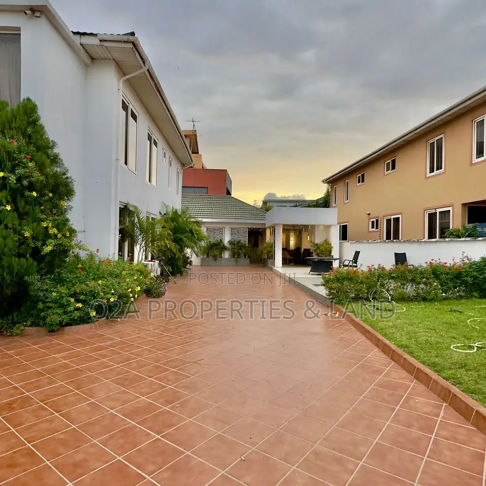 5bdrm House in Cantonments, Acquinas for sale in Acquinas