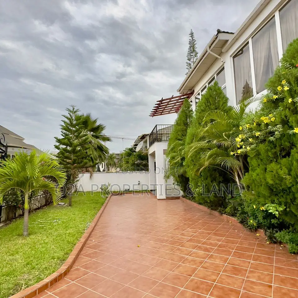 5bdrm House in Cantonments, Acquinas for sale in Acquinas