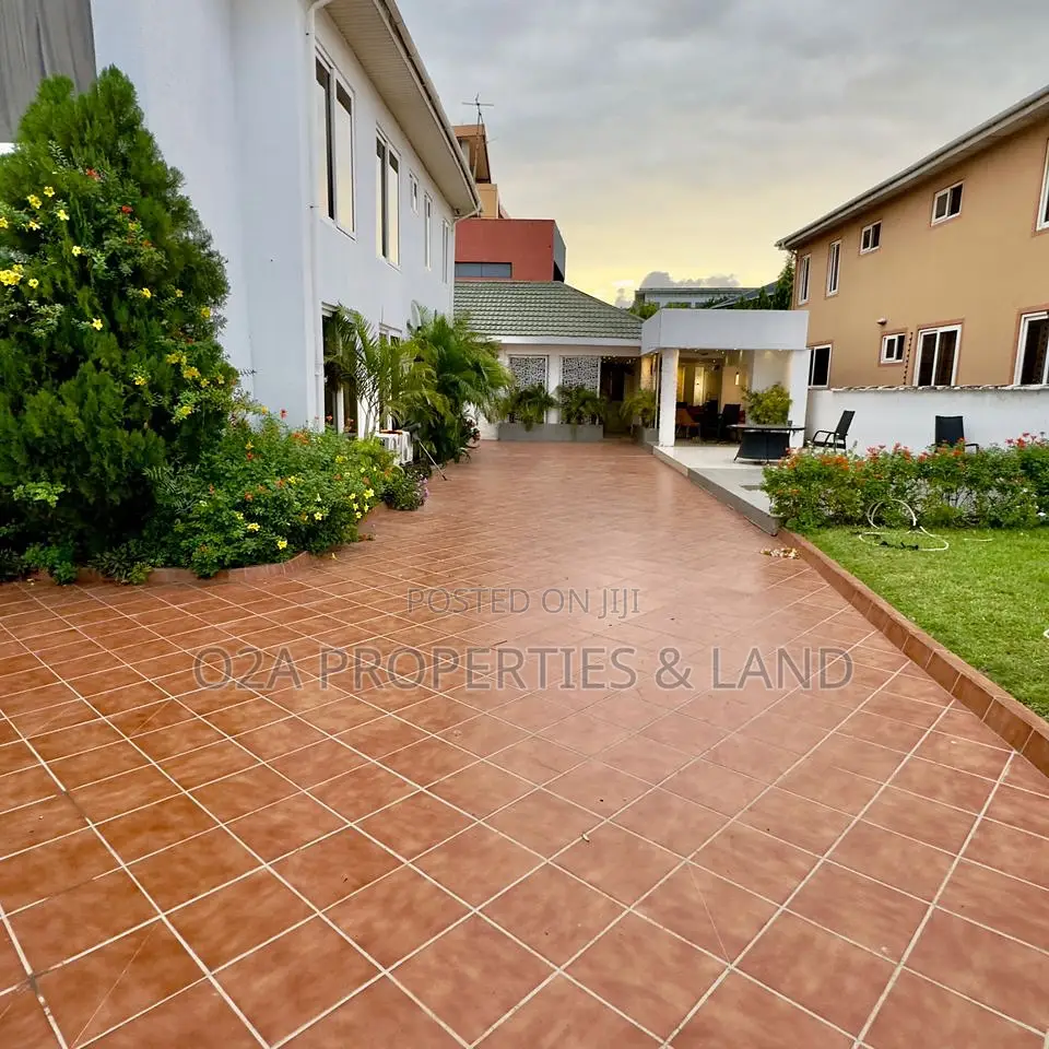 5bdrm House in Cantonments, Acquinas for sale in Acquinas