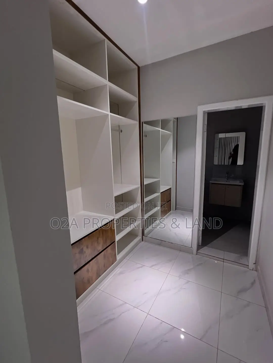 Furnished 4bdrm House in Lakeside Estate for sale in Lake Side Estate