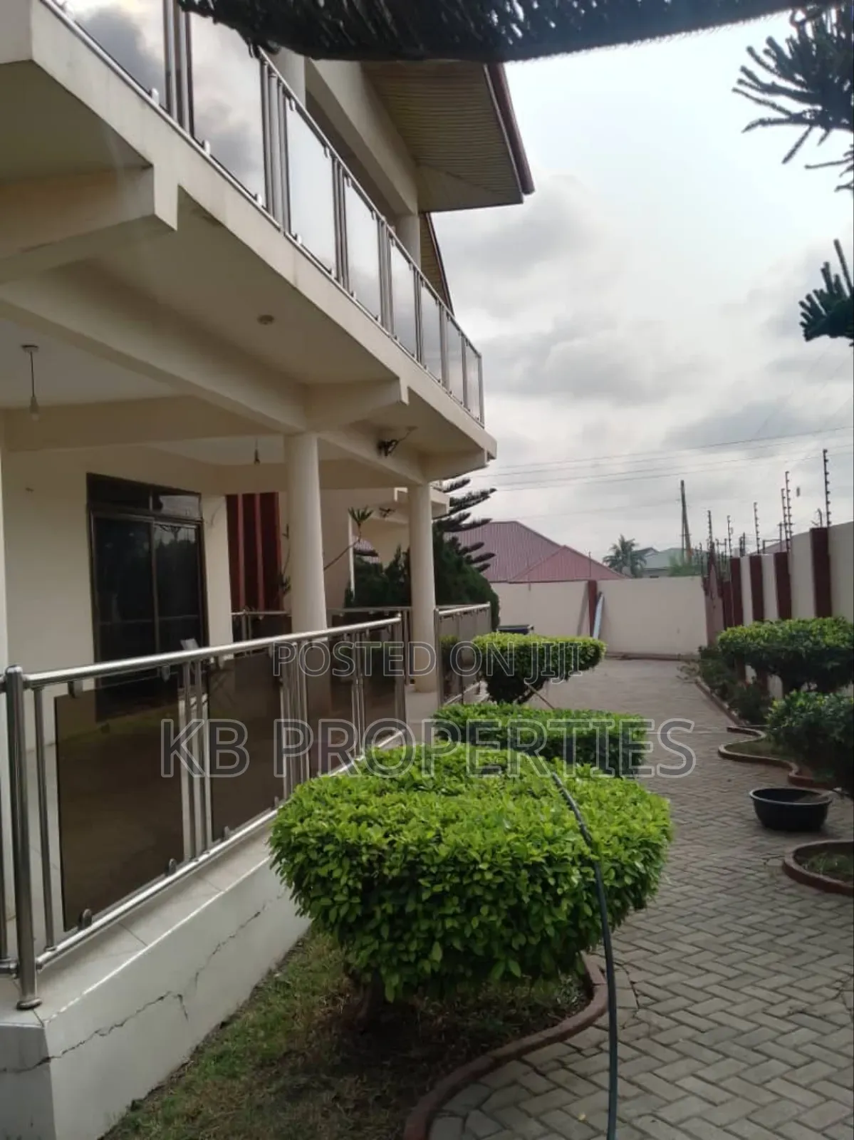 9bdrm Duplex in Kb Properties, Nungua for rent in Nungua