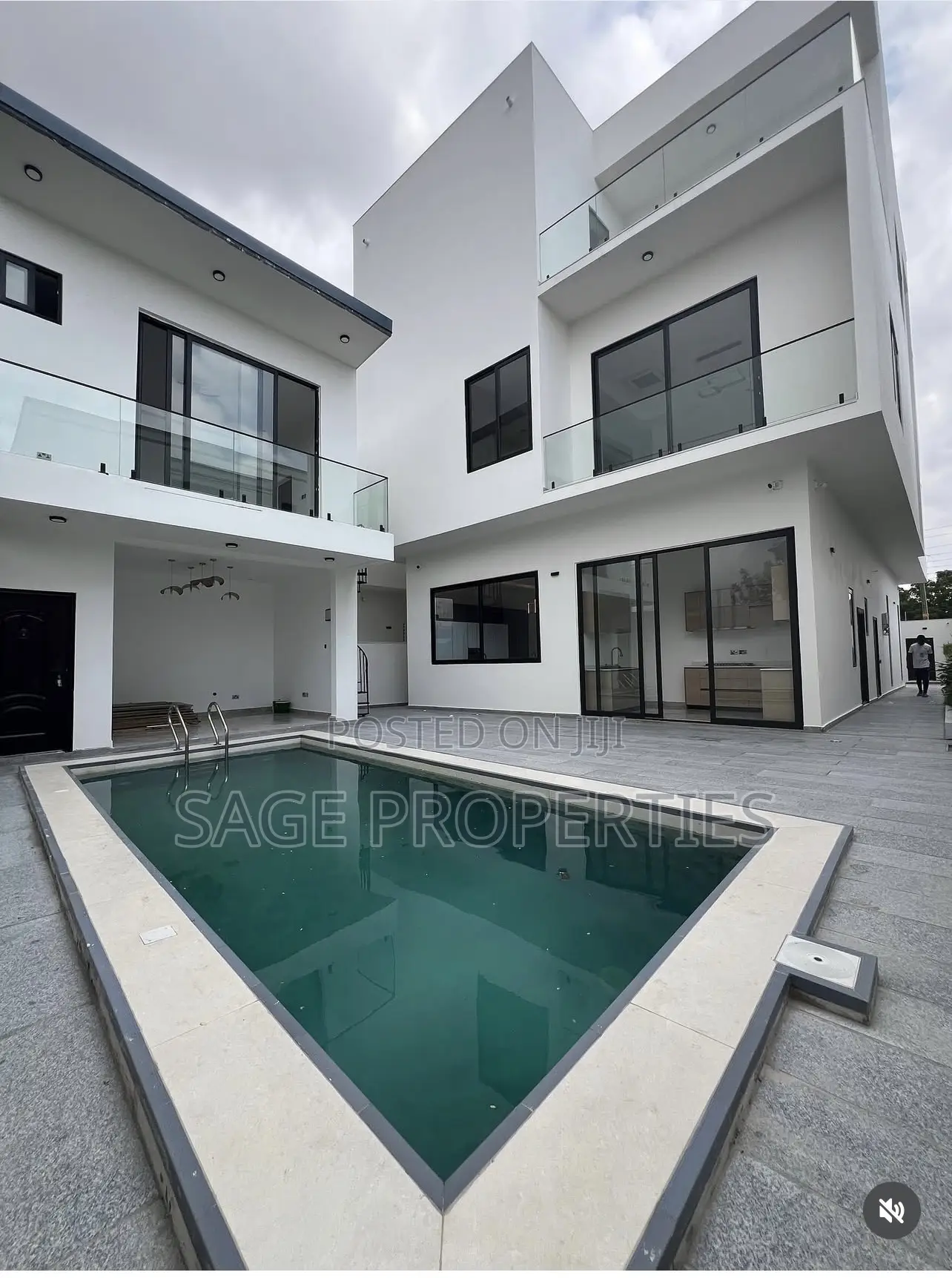 5bdrm Duplex in American House for sale in American House