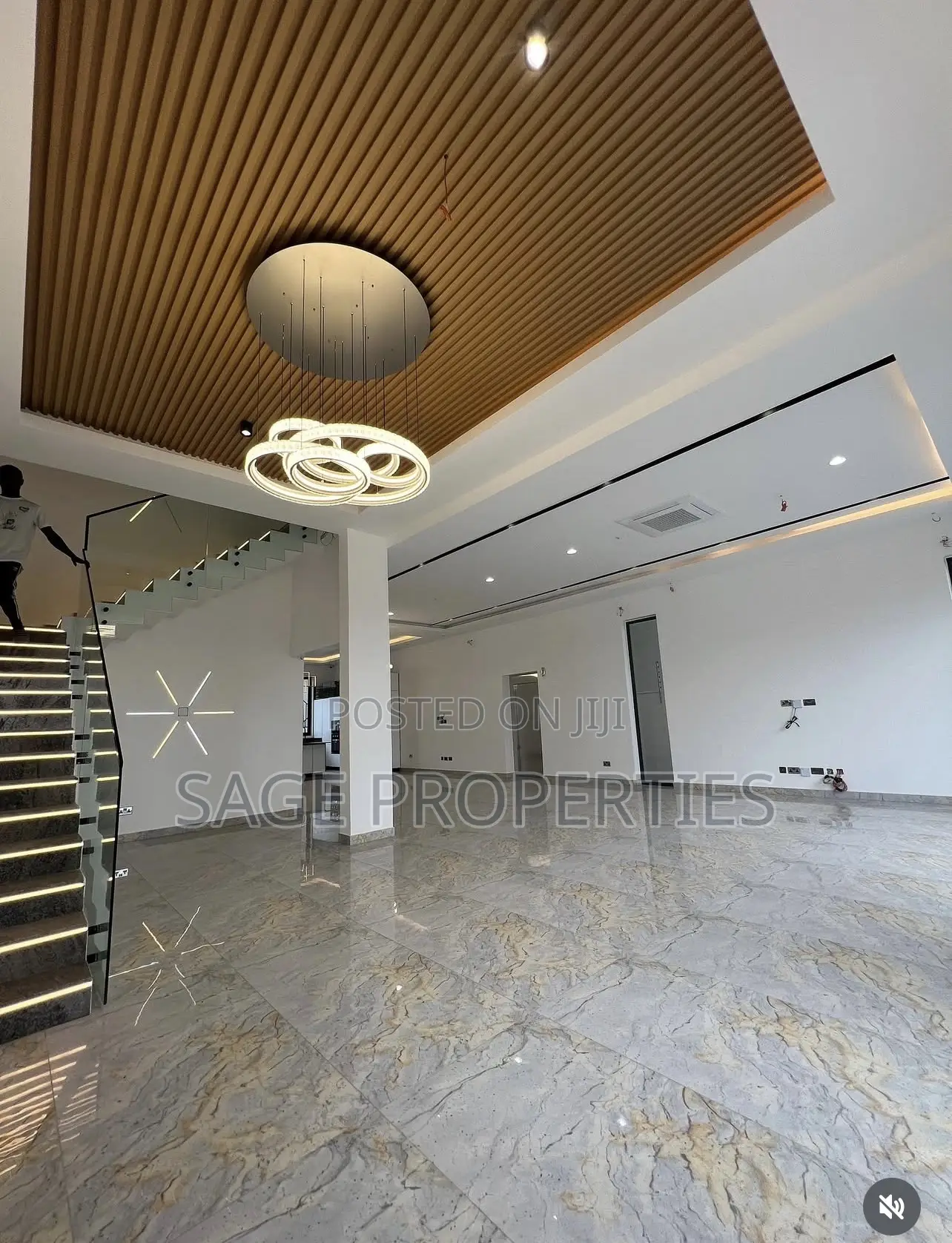 5bdrm Duplex in American House for sale in American House