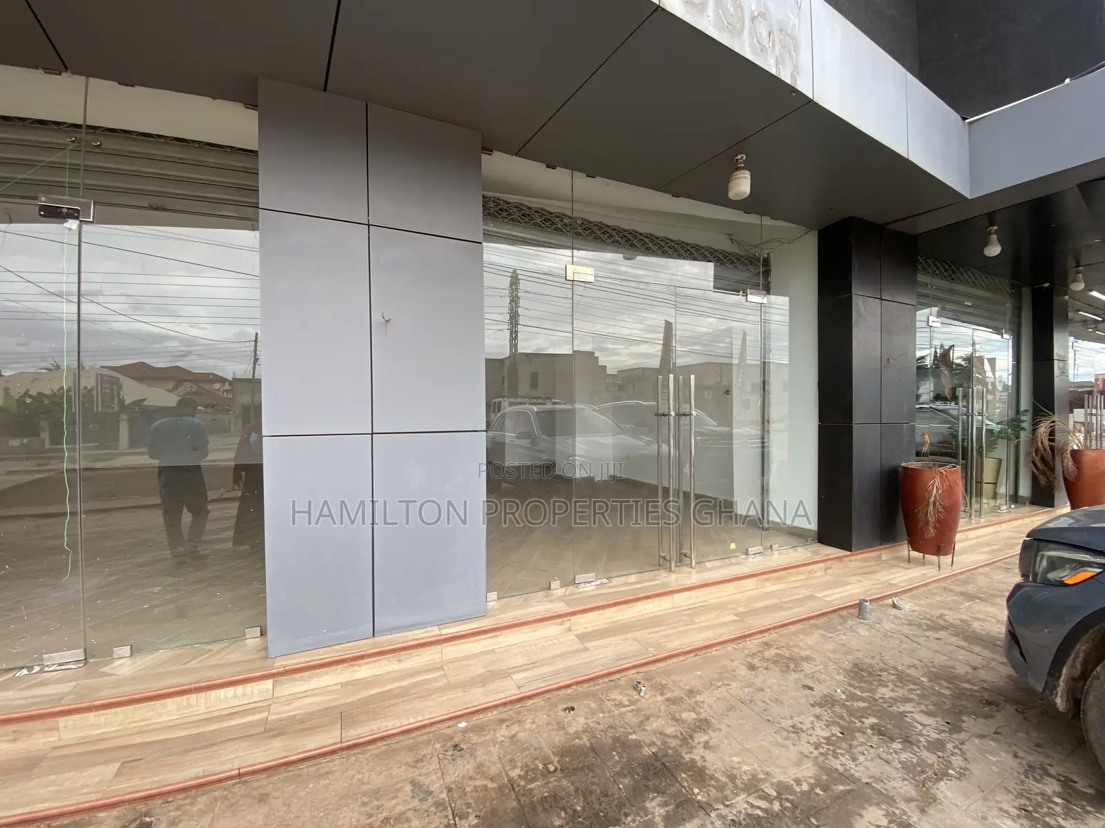 Double Shop for Rent Adjiringanor in Adjiriganor