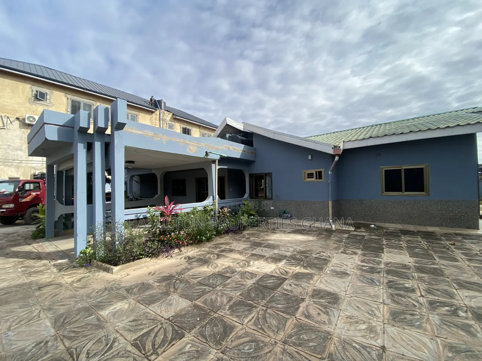 5bdrm House in School Junction, Ashaley Botwe for rent in Ashaley Botwe