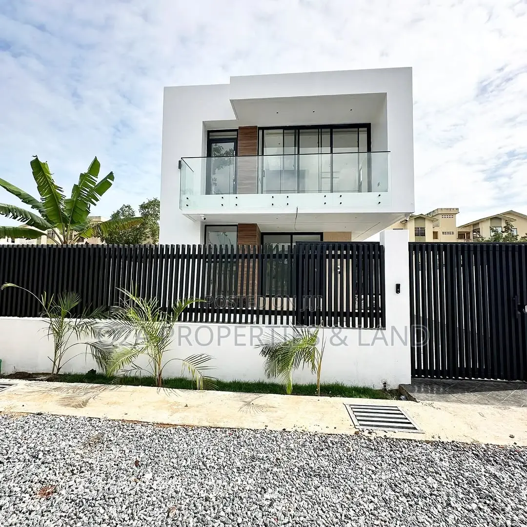 4bdrm House in Adenta, Barrier for sale in Barrier