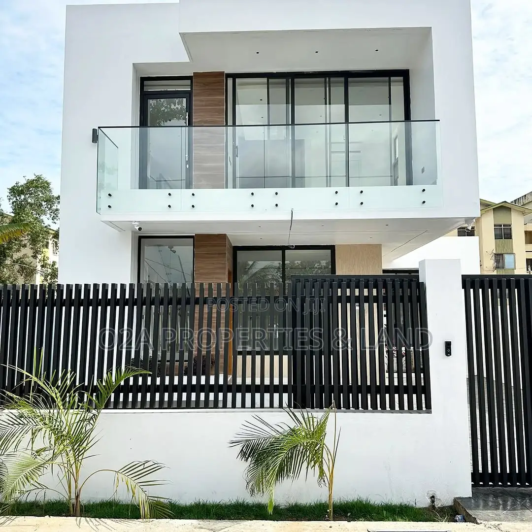 4bdrm House in Adenta, Barrier for sale in Barrier