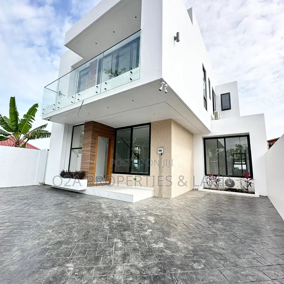 4bdrm House in Adenta, Barrier for sale in Barrier