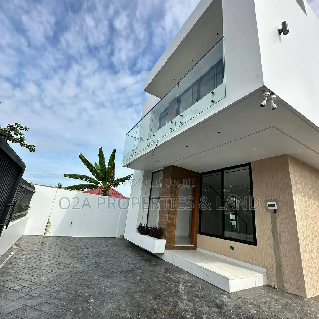 4bdrm House in Adenta, Barrier for sale in Barrier
