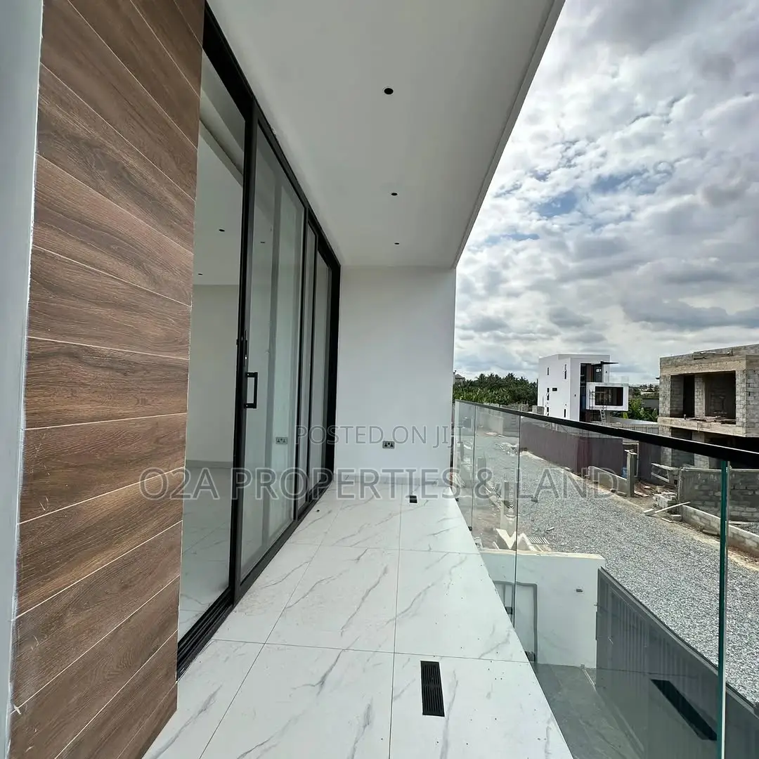 4bdrm House in Adenta, Barrier for sale in Barrier