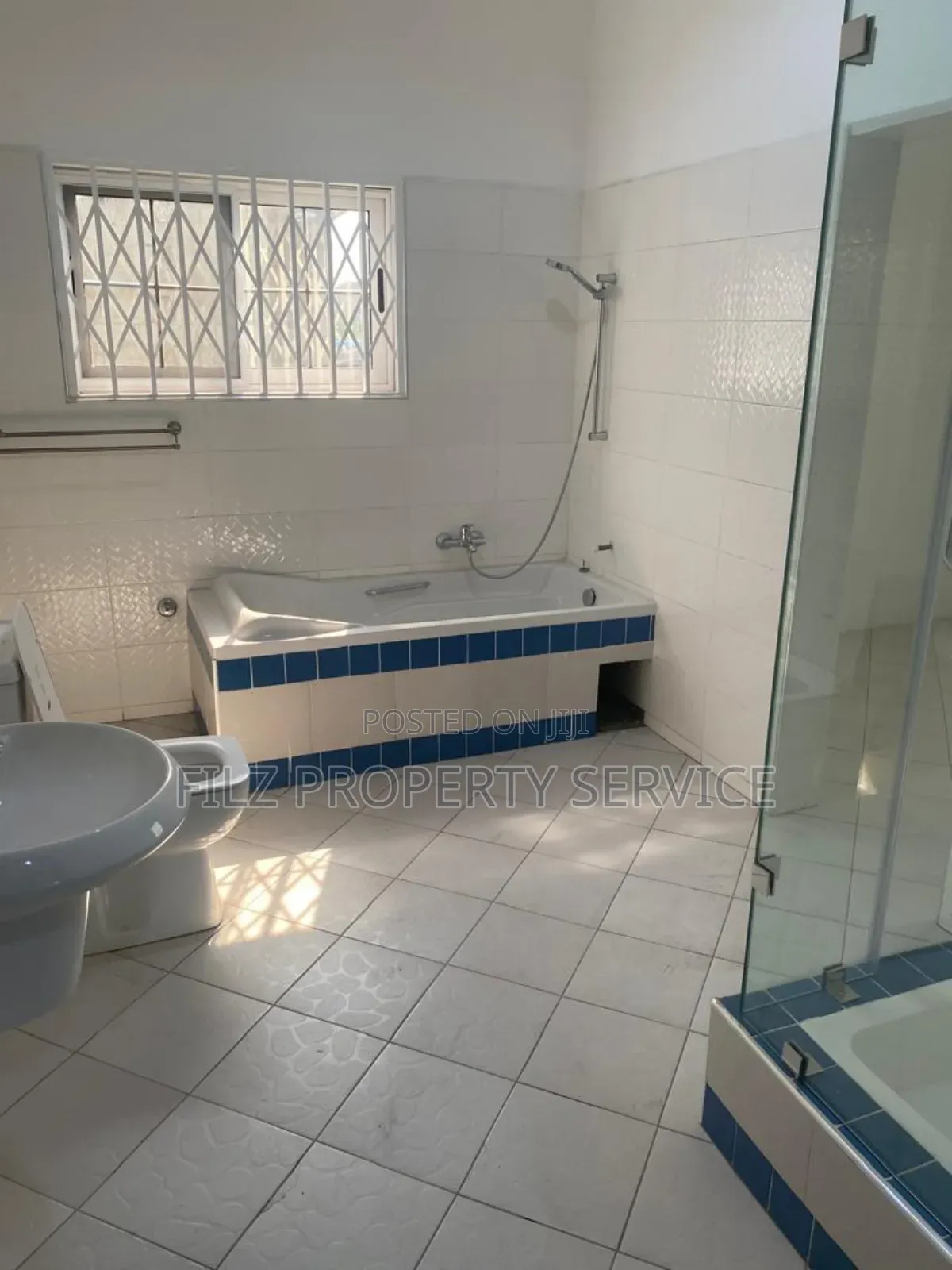 7bdrm House in East Legon Mempeasem, American House for sale in American House