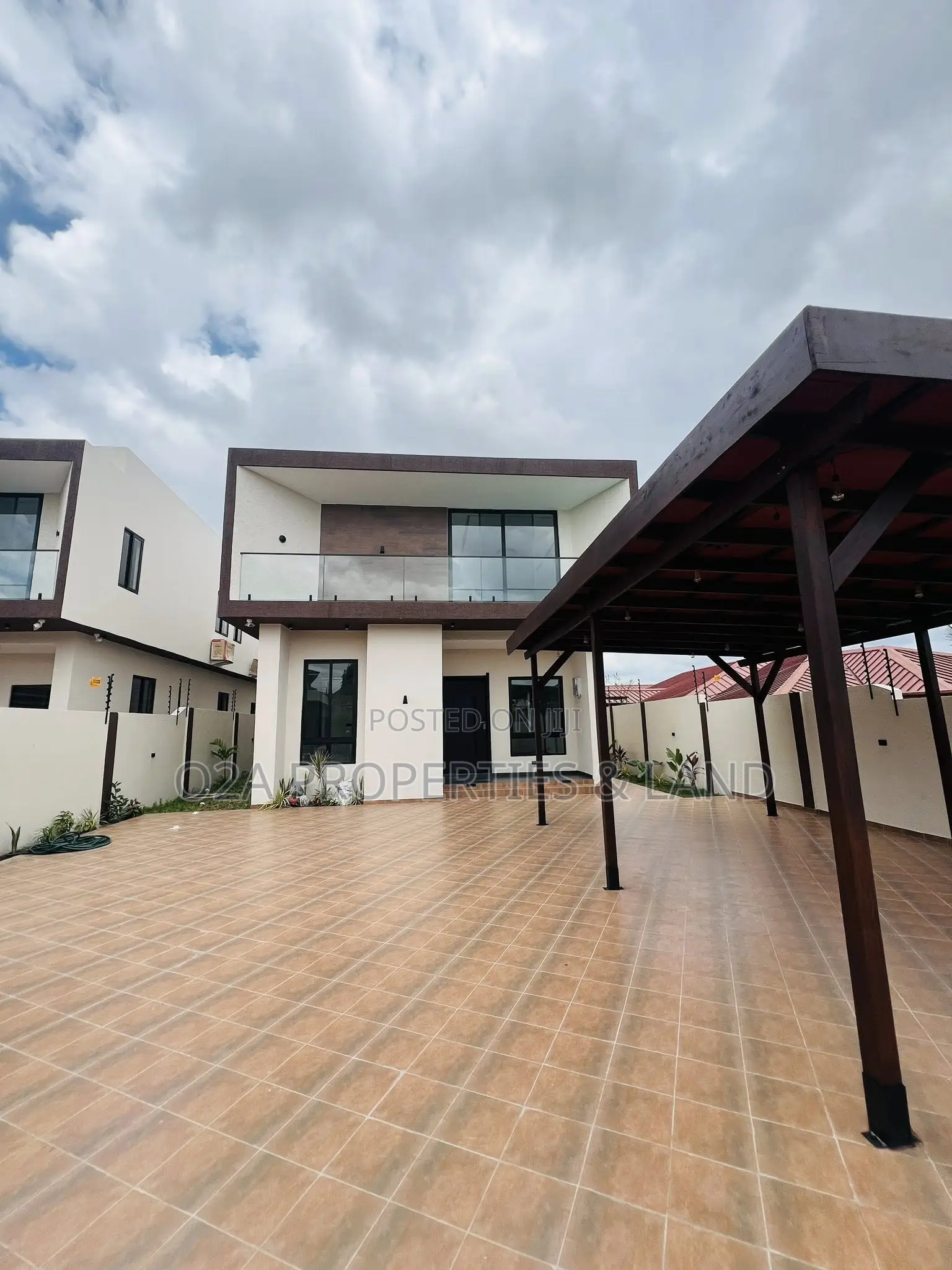 4bdrm House in Adenta Oyarifa, Ghana Flag for sale in Ghana Flag
