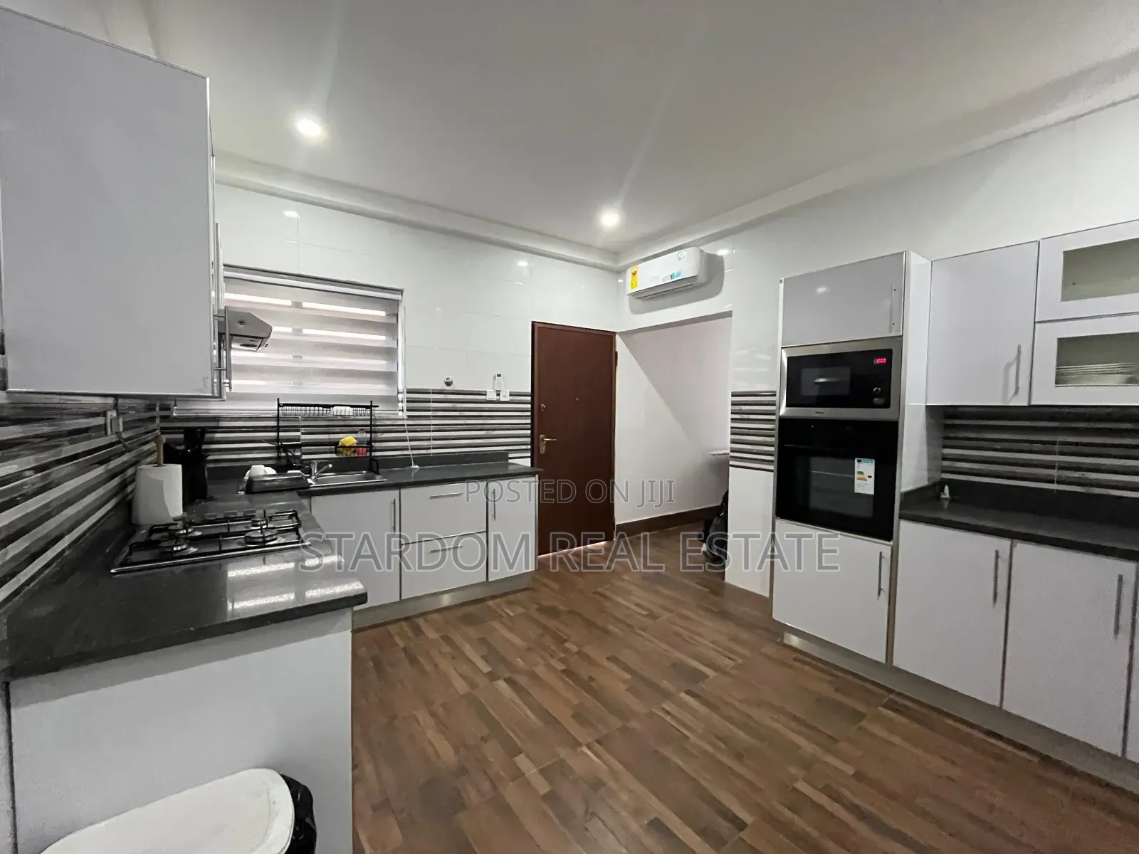 Furnished 4bdrm Duplex in Anc Mall, East Legon for rent in East Legon