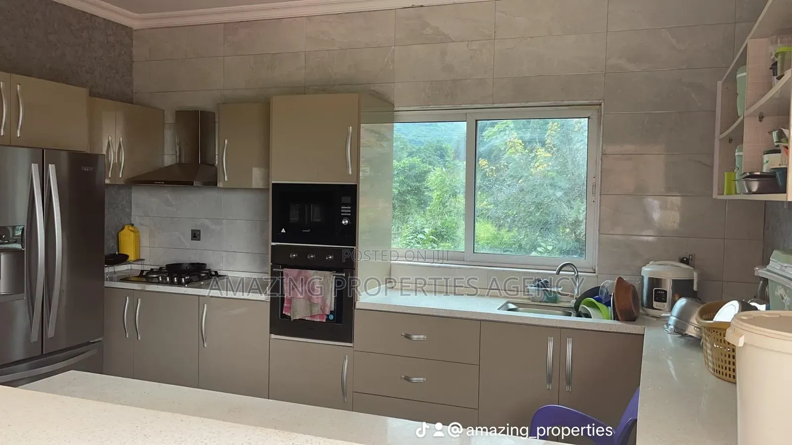 7bdrm House in 7 Bedroom With, Pokuase for sale in Pokuase