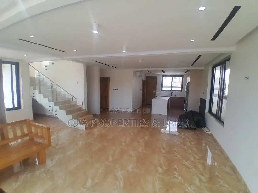 4bdrm House in East Airport for sale in Airport Residential Area
