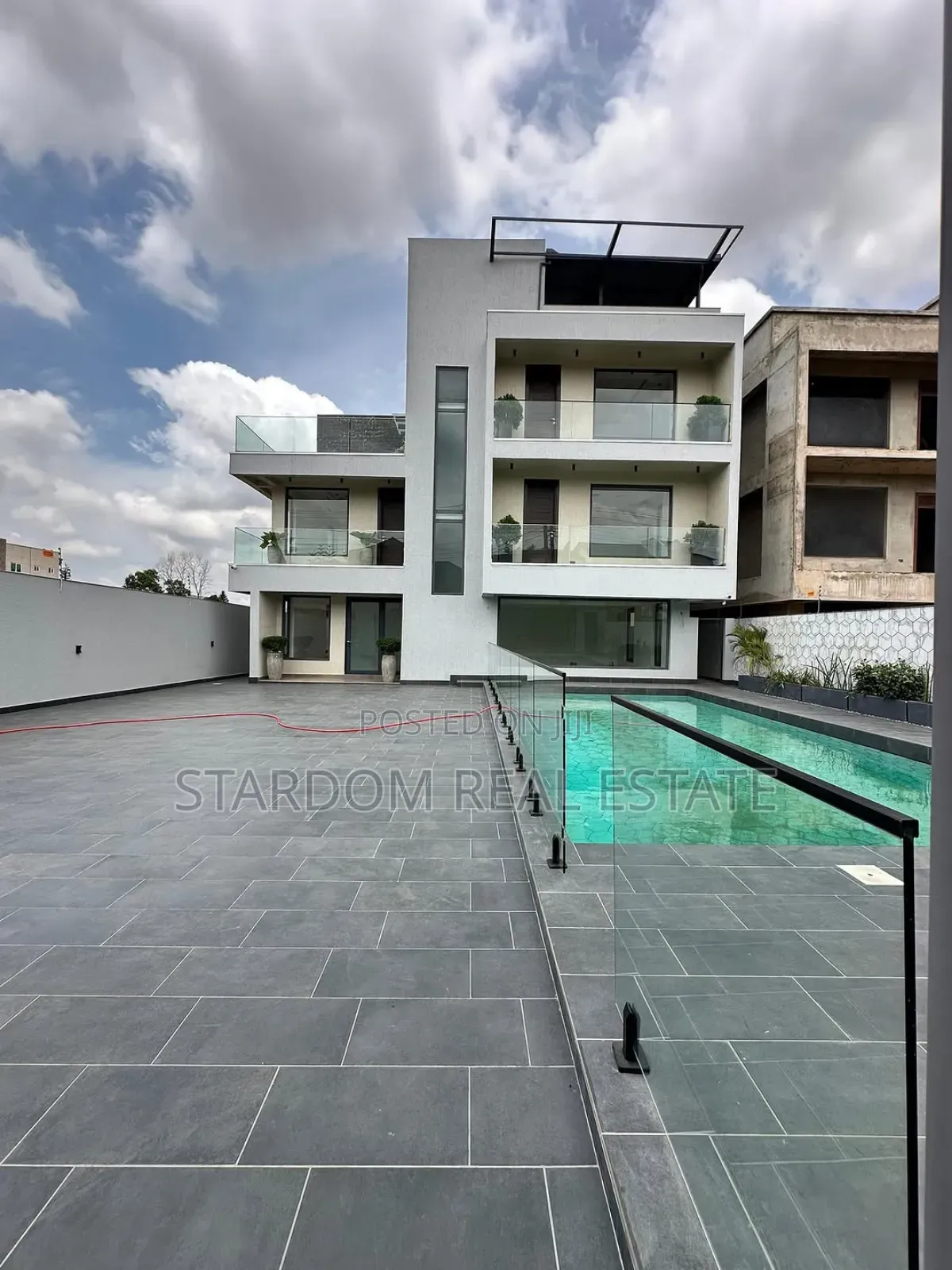 5bdrm Duplex in Adjiringanor, East Legon for sale in East Legon