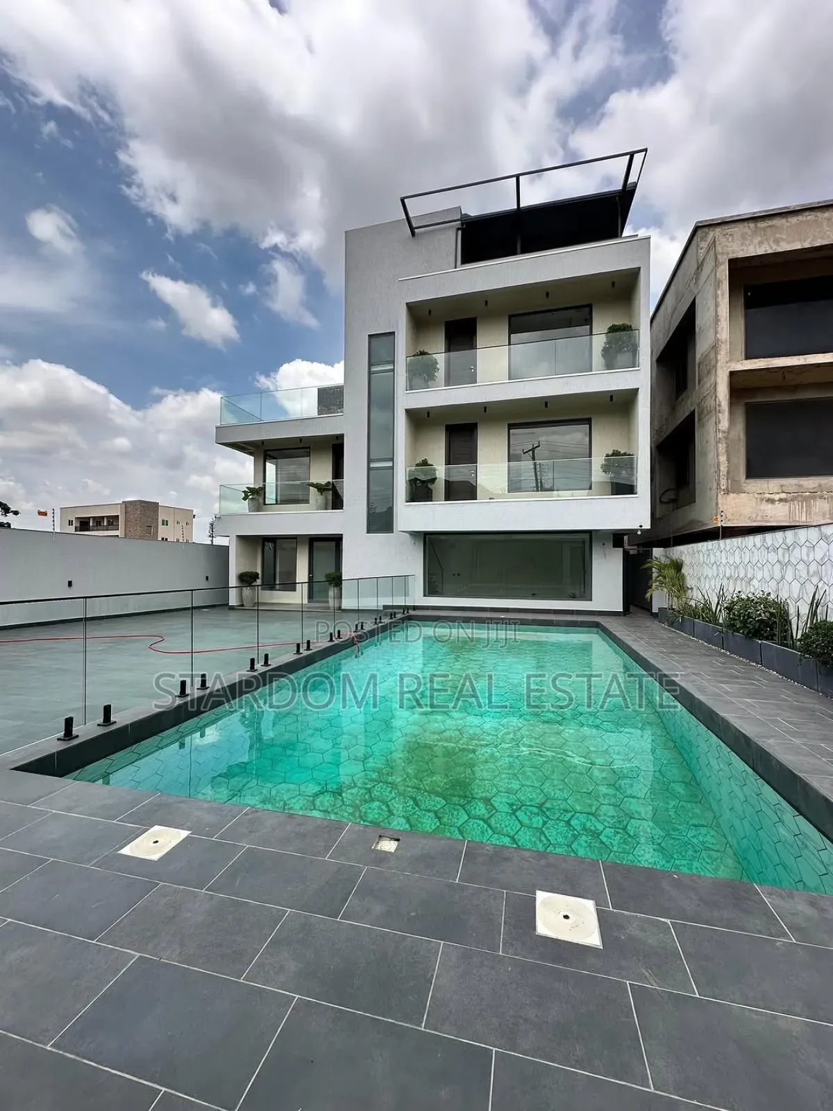 5bdrm Duplex in Adjiringanor, East Legon for sale in East Legon