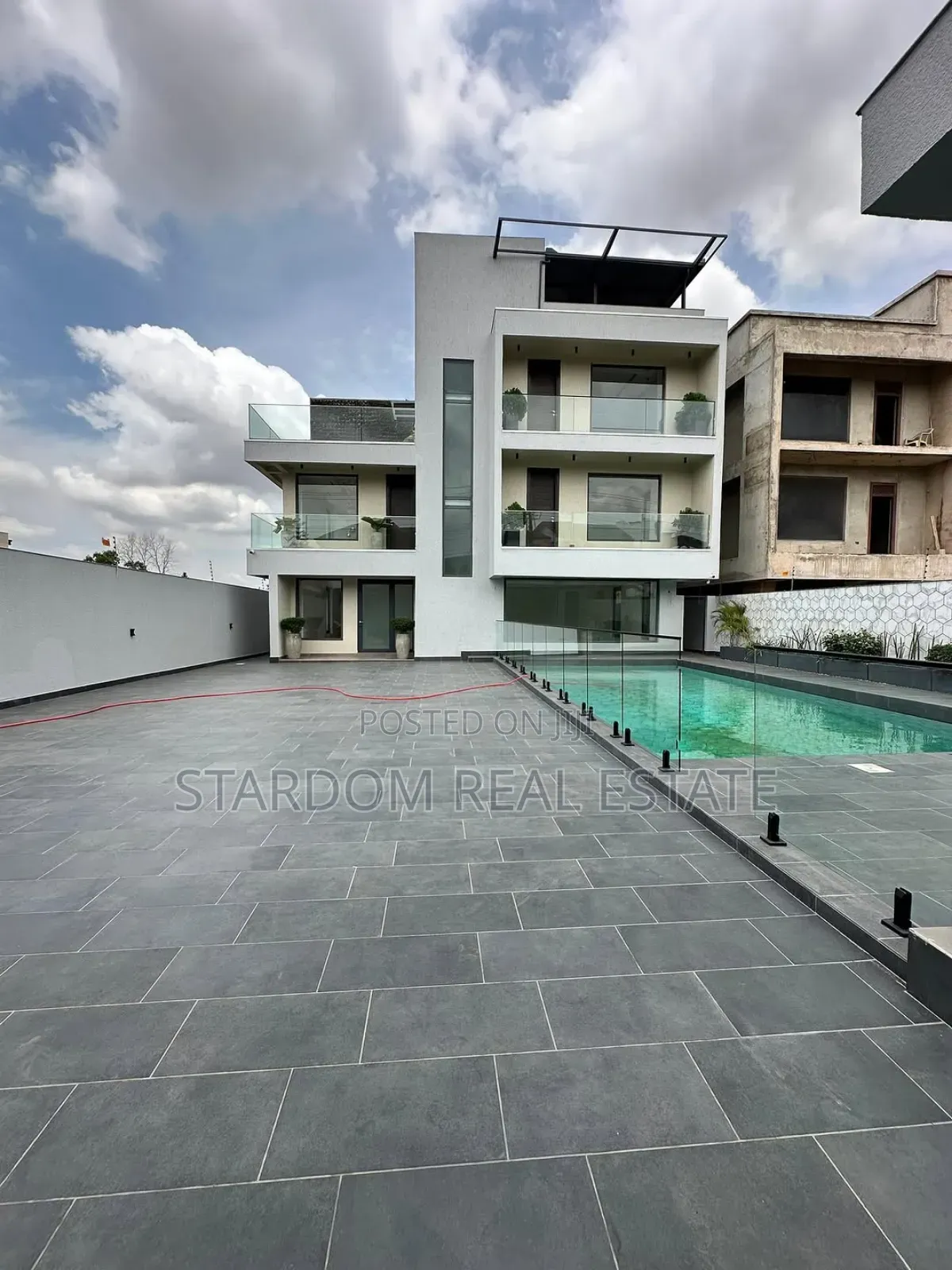 5bdrm Duplex in Adjiringanor, East Legon for sale in East Legon