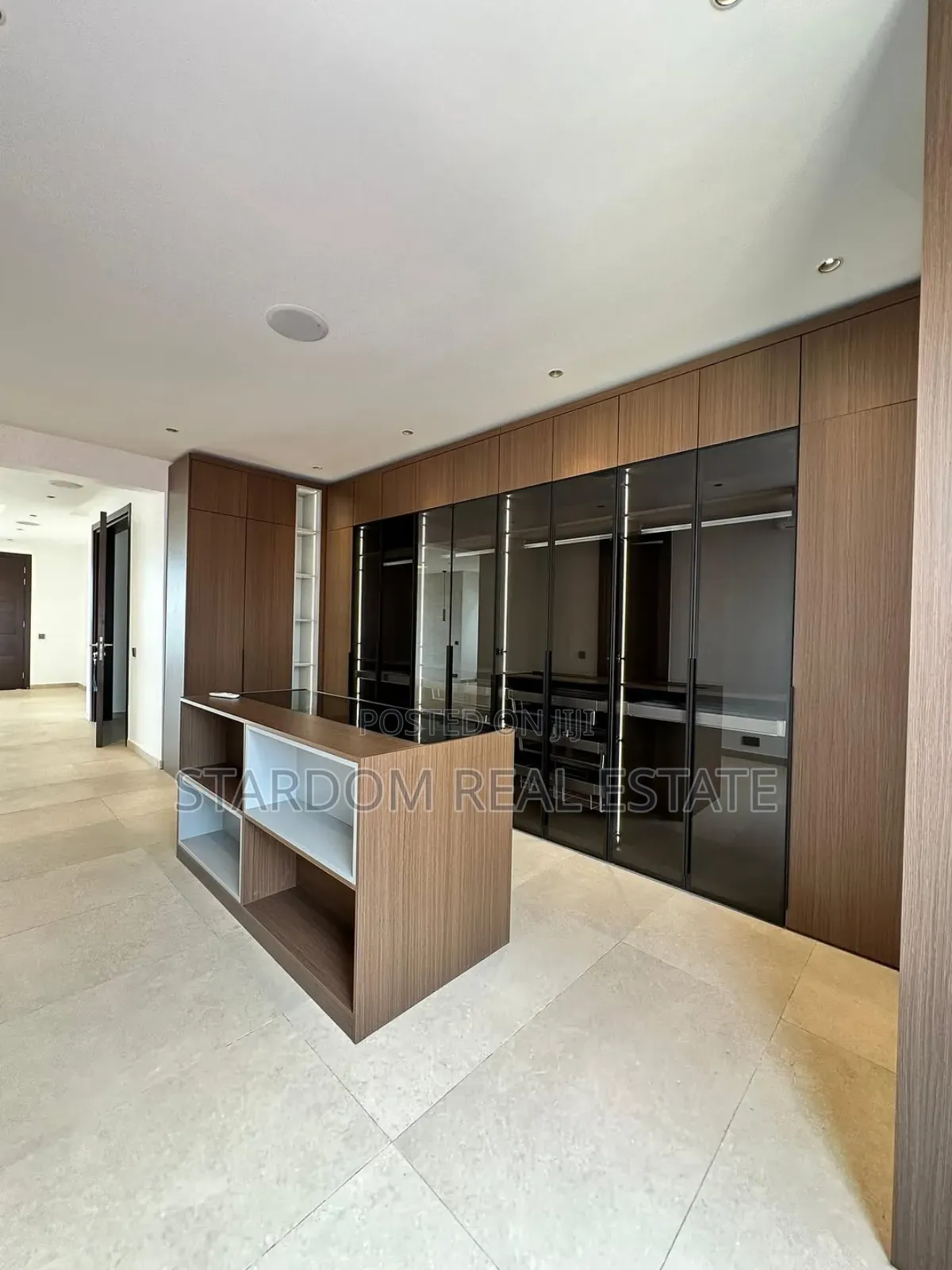 5bdrm Duplex in Adjiringanor, East Legon for sale in East Legon