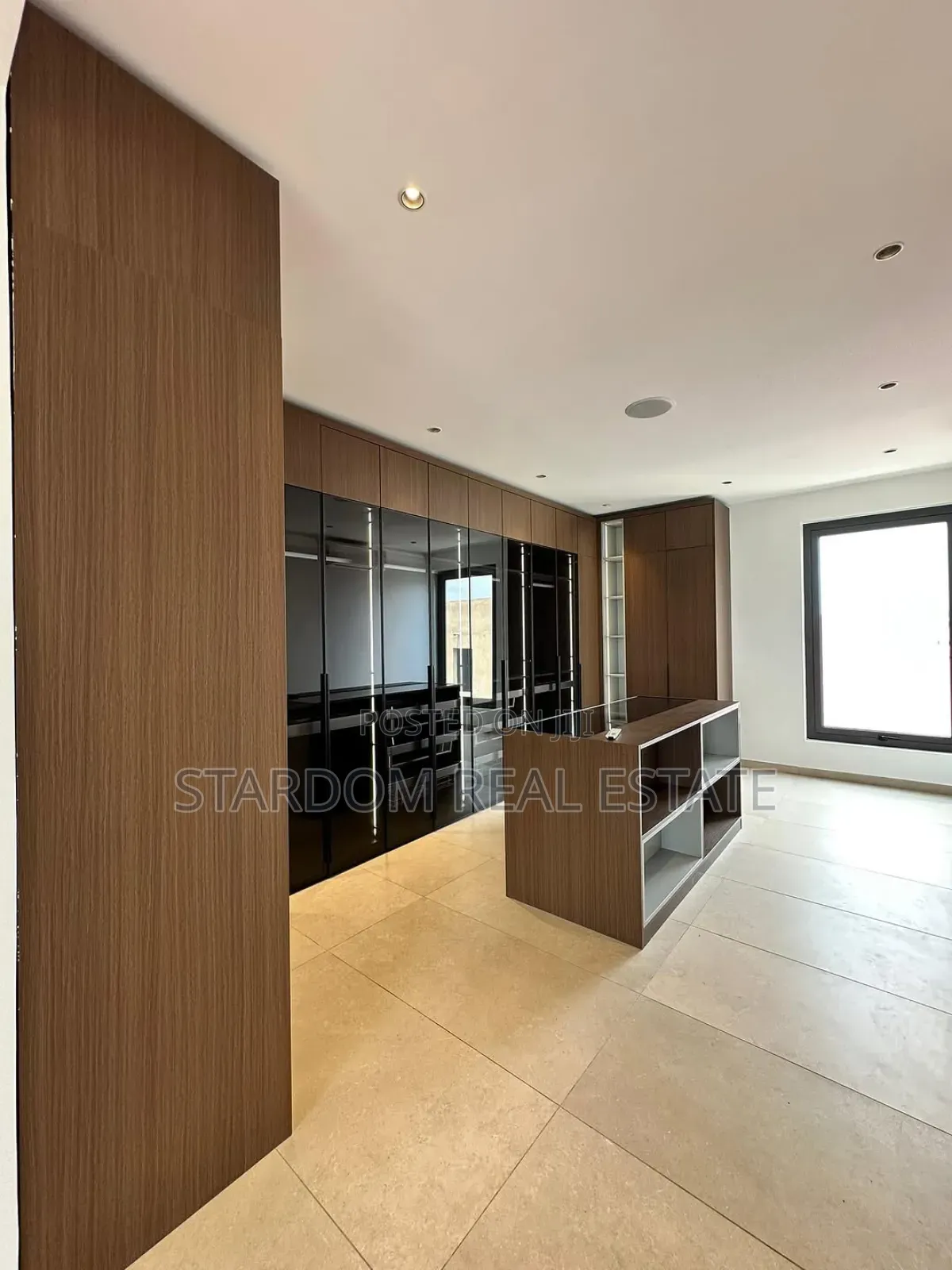 5bdrm Duplex in Adjiringanor, East Legon for sale in East Legon
