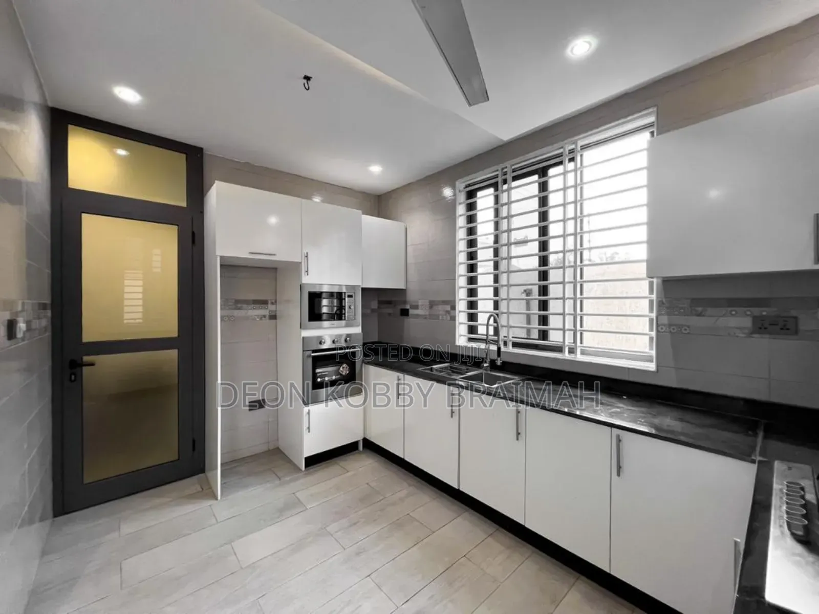 4bdrm Townhouse / Terrace in Right Propertied, Barrier for rent in Barrier
