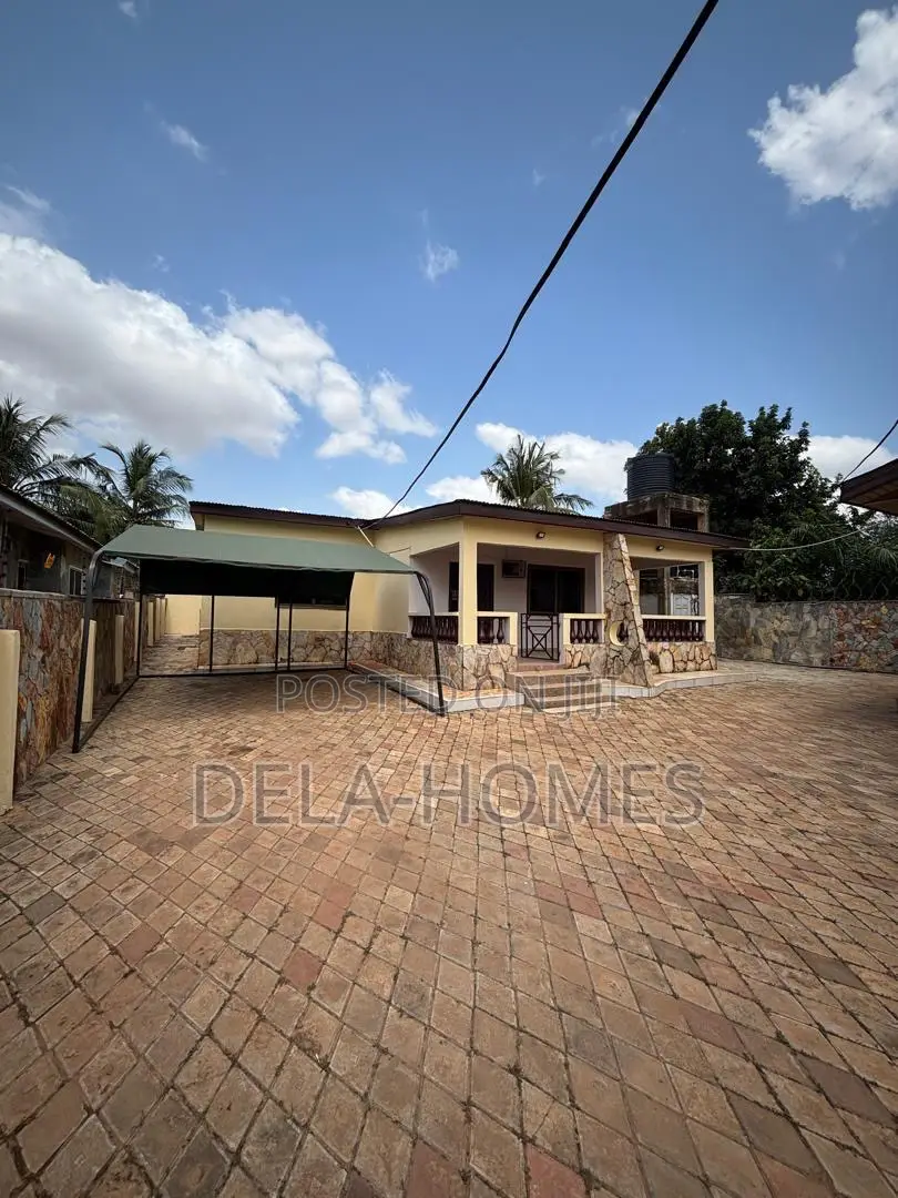 Three-Bedroom Hse for Rent at Adenta  in Frafraha
