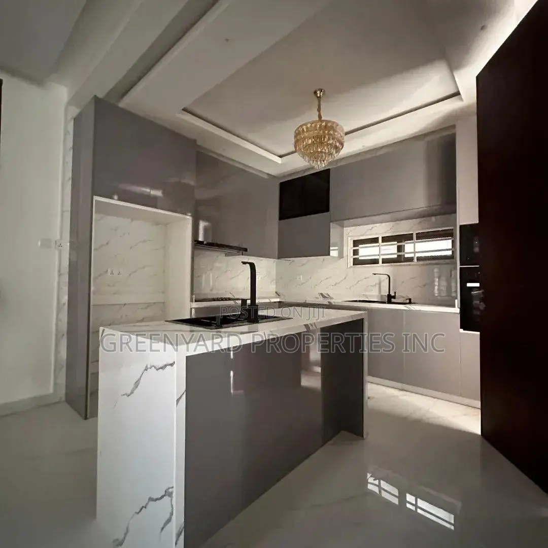 6bdrm House in Hills, East Legon for sale in East Legon
