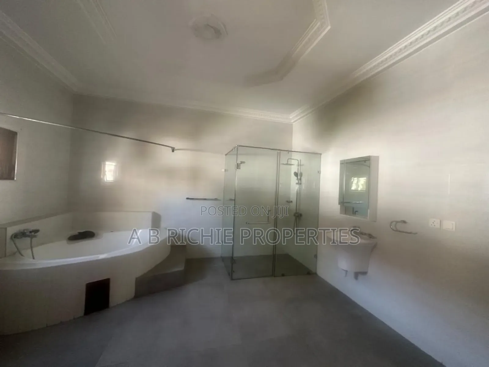 6bdrm House in Ab Richie Properties, Airport Residential Area for rent in Airport Residential Area