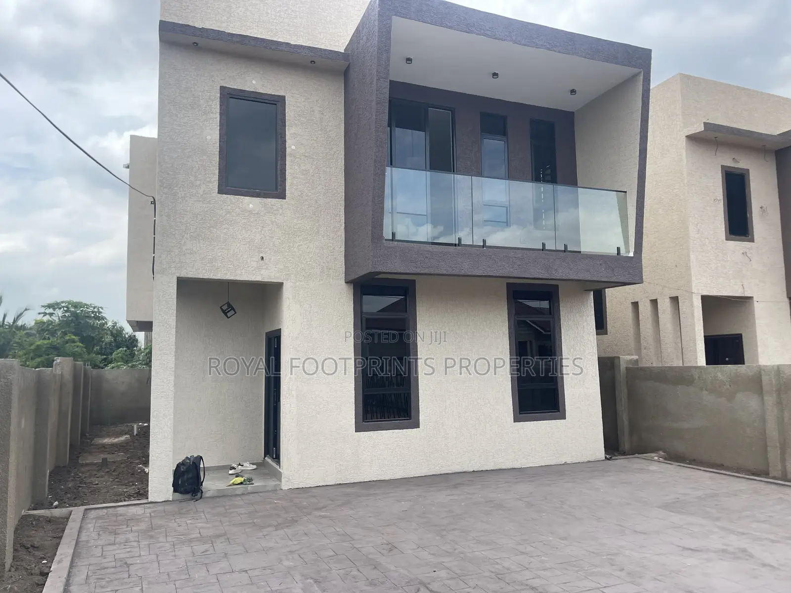 3bdrm House in Luxelooks Properties, East Legon for sale in East Legon