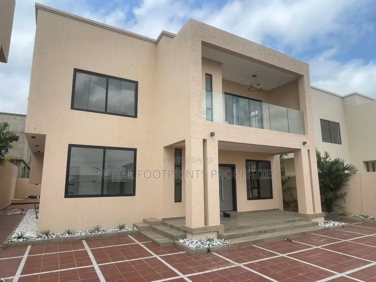 5bdrm House in Luxelooks Properties, East Legon for sale in East Legon