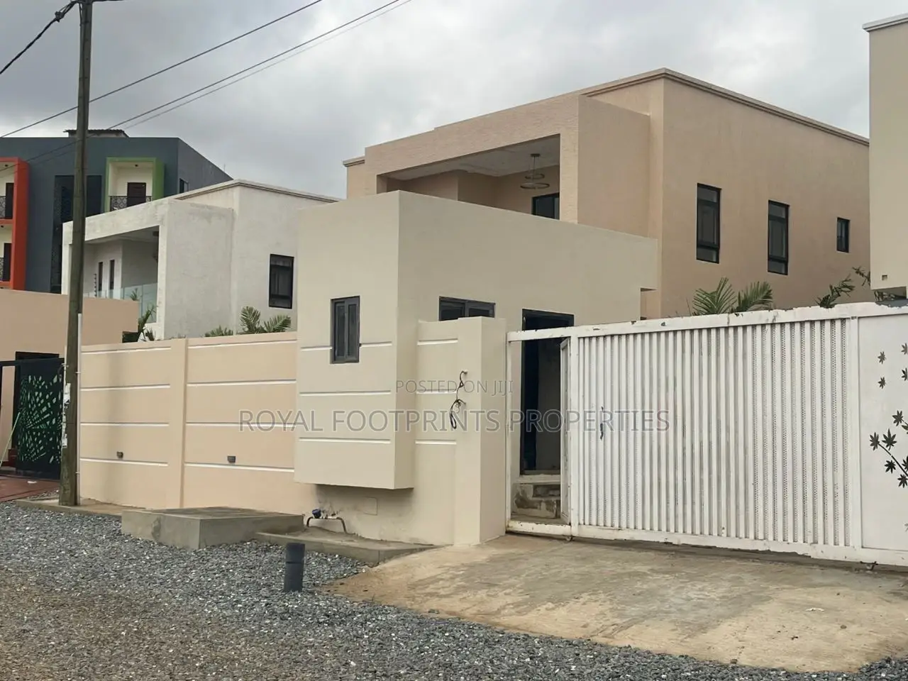 5bdrm House in Luxelooks Properties, East Legon for sale in East Legon